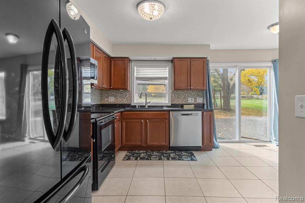 1082 Barneswood Lane Rochester, MI 48306 - Photo 25 of 26