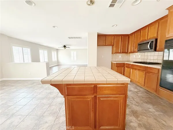 $3,900 | 16865 Cascades Place, Fontana, CA 92336