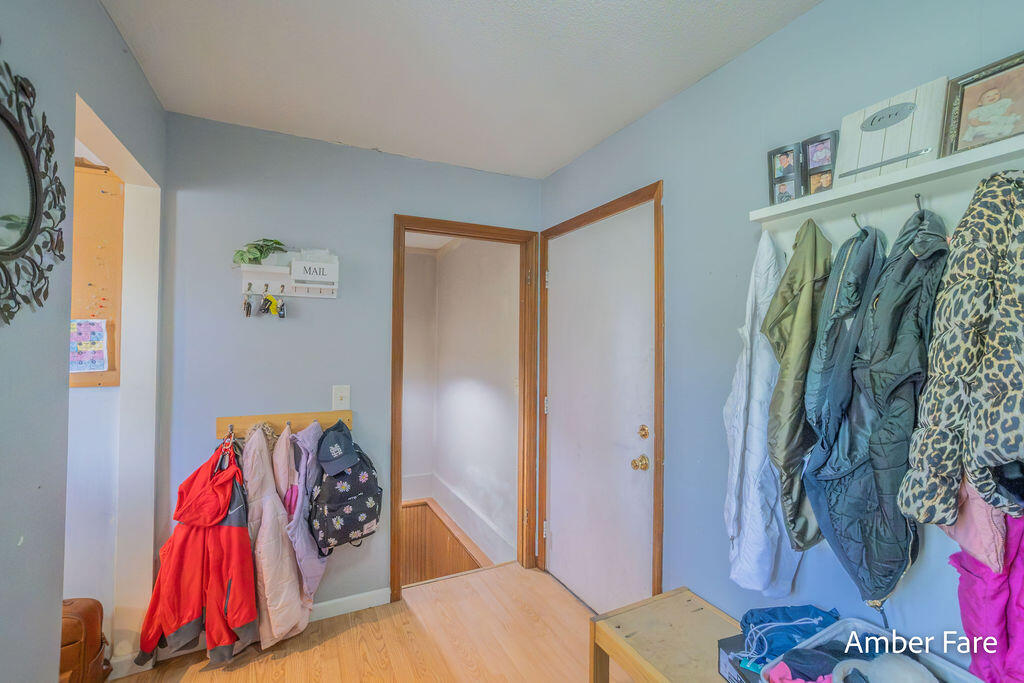 1508 Hendrick Road Muskegon, MI 49441 - Photo 4 of 42 Mudroom/Laundry