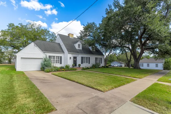 $374,900 | 901 Anderson Street, Schulenburg, TX 78956