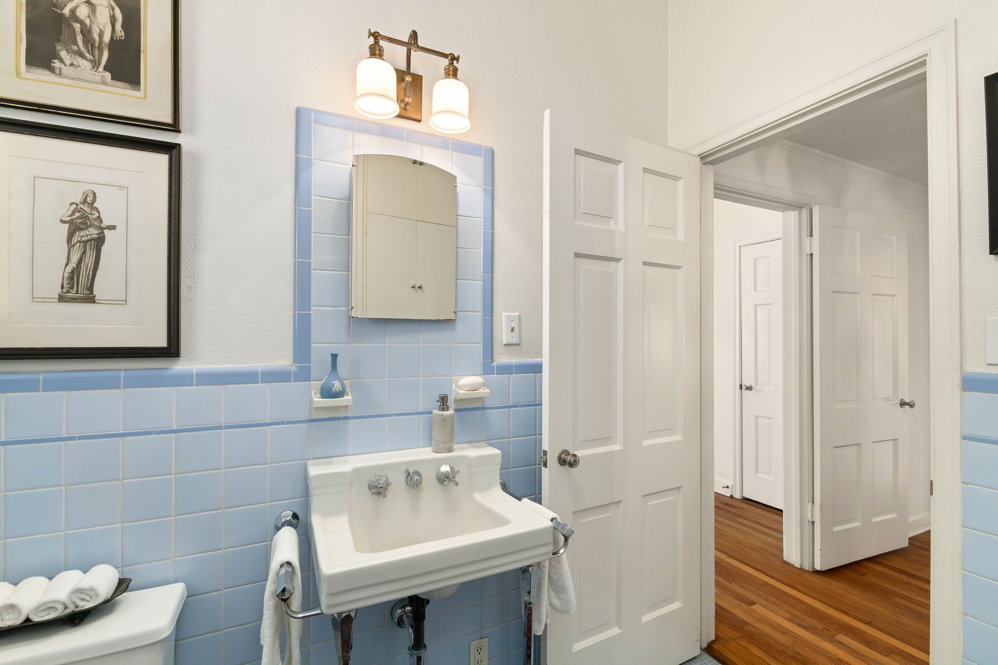 901 Anderson Street Schulenburg, TX 78956 - Photo 18 of 36 a bathroom with a sink and a mirror