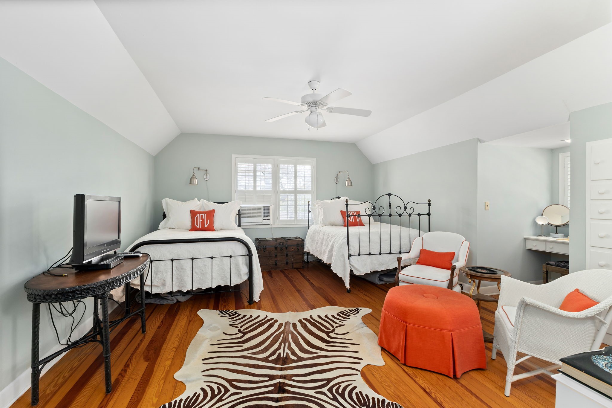 901 Anderson Street Schulenburg, TX 78956 - Photo 25 of 36 a bedroom with two beds and a chandelier