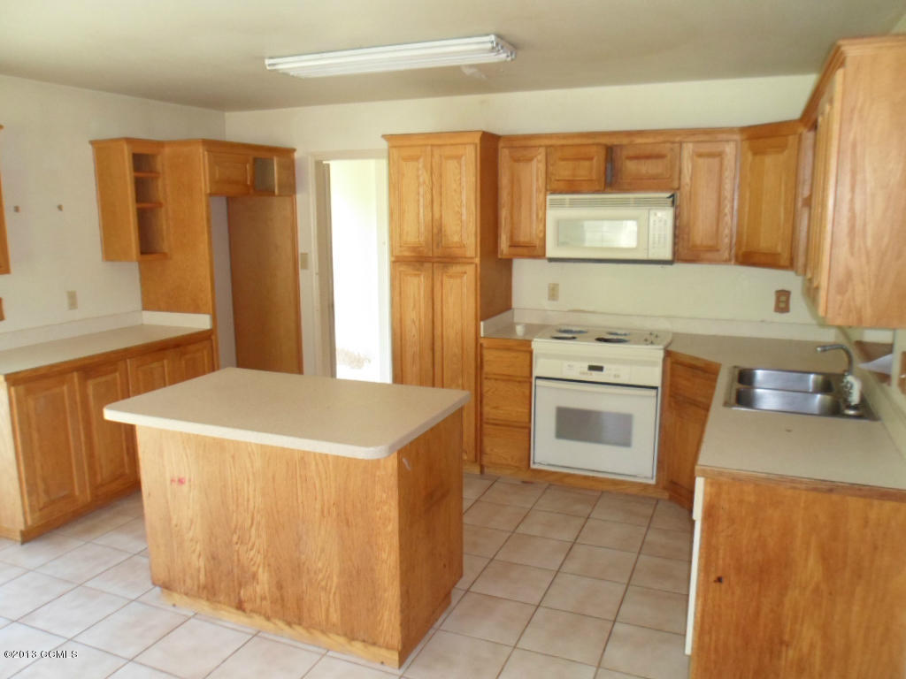 319 Gibbs Road New Bern, NC 28560 - Photo 11 of 17 kitchen