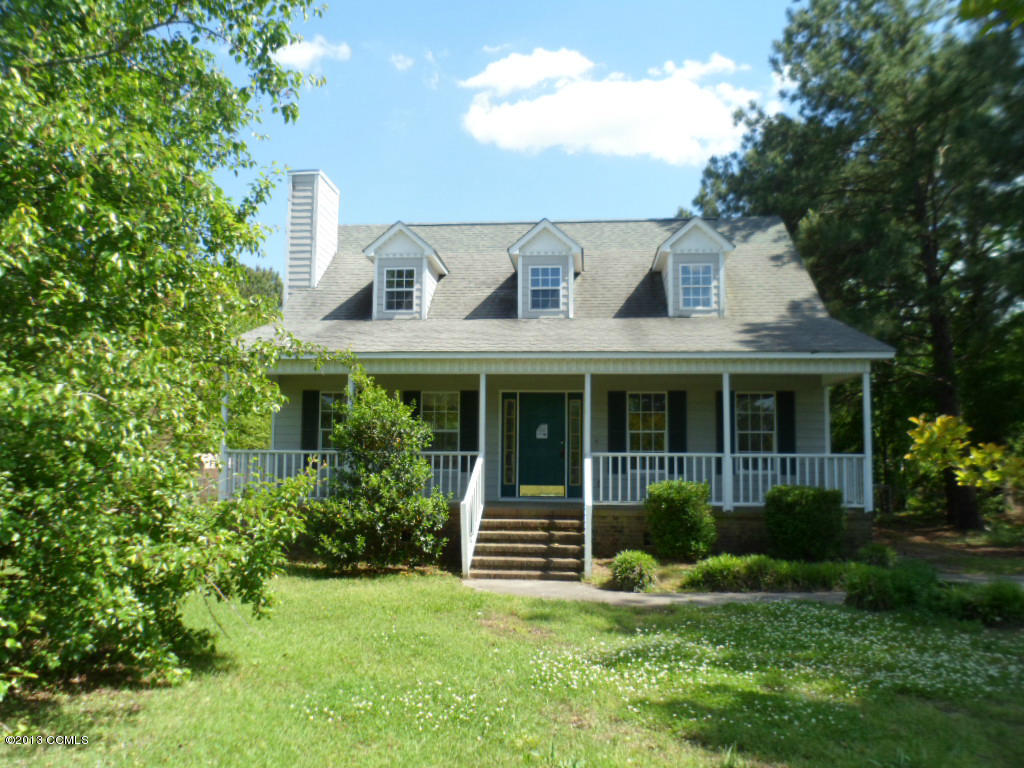 319 Gibbs Road New Bern, NC 28560 - Photo 7 of 17 front