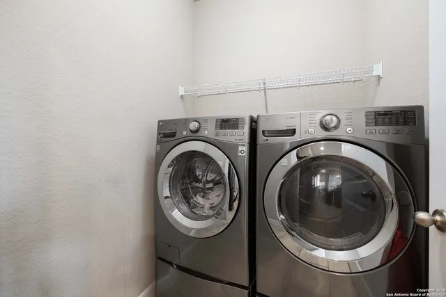 a close up view of a washer and dryer