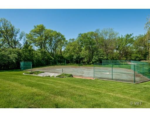 804 North Happ Road Northfield, IL 60093 - Photo 12 of 13 a view of a backyard