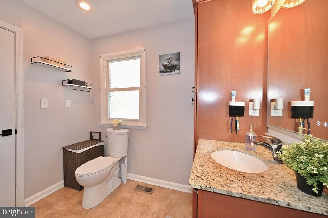 651 Walton Road Huntingtown, MD 20639 - Photo 49 of 58 Upper-level shared bathroom