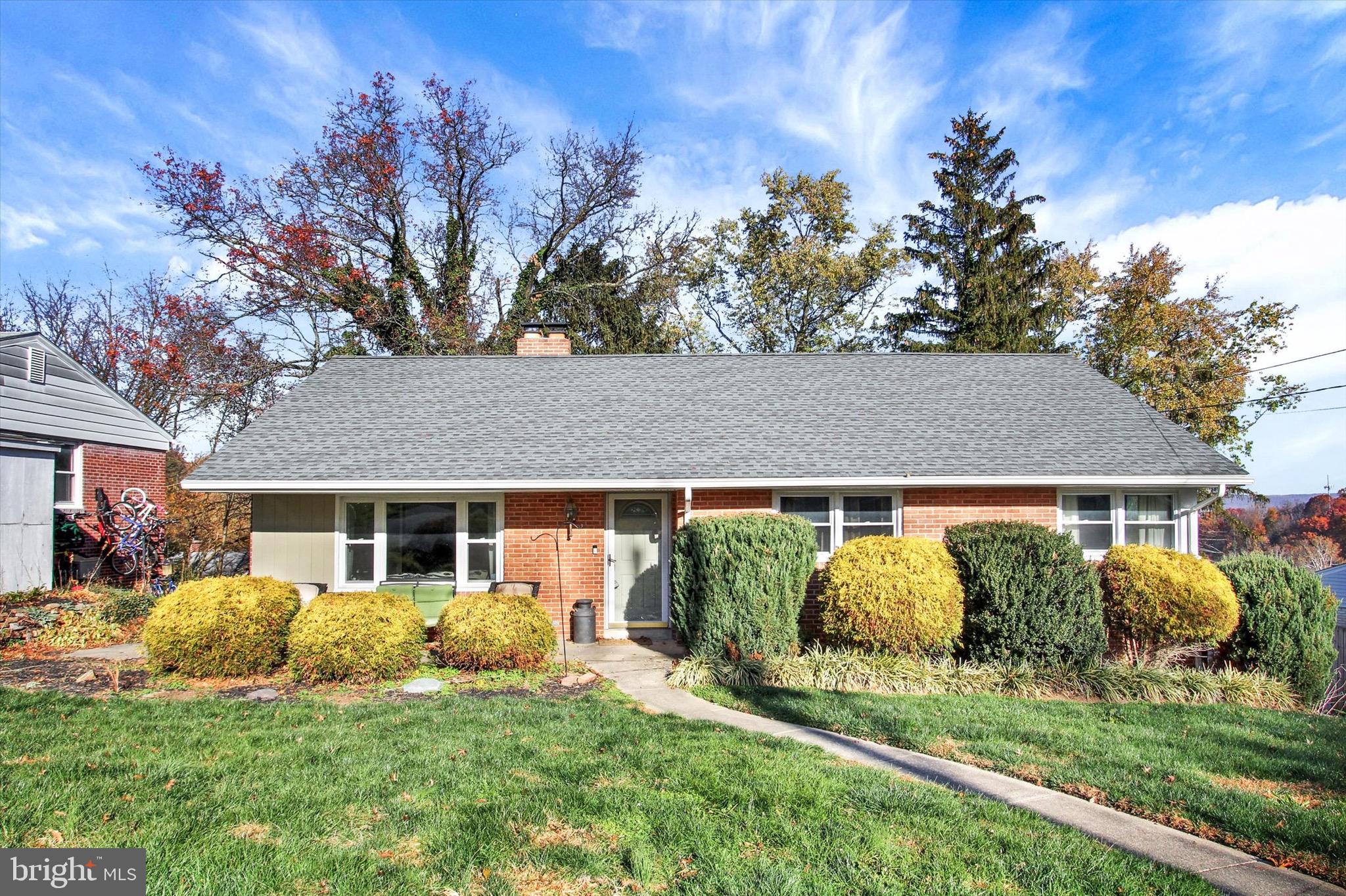 1377 Glendale Road York, PA 17403 - Photo 1 of 23 Gallery Image 1