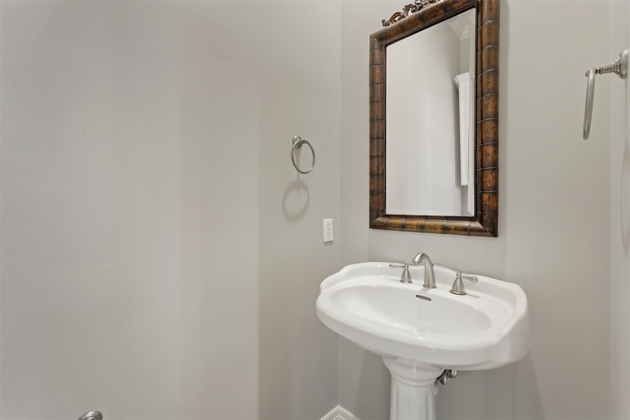 822 Stuart Street Houston, TX 77006 - Photo 17 of 27