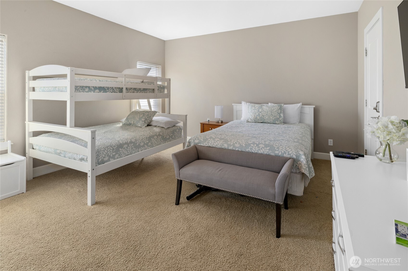 23041 Sunserra Loop Quincy, WA 98848 - Photo 16 of 38 a bedroom with a bed and a table