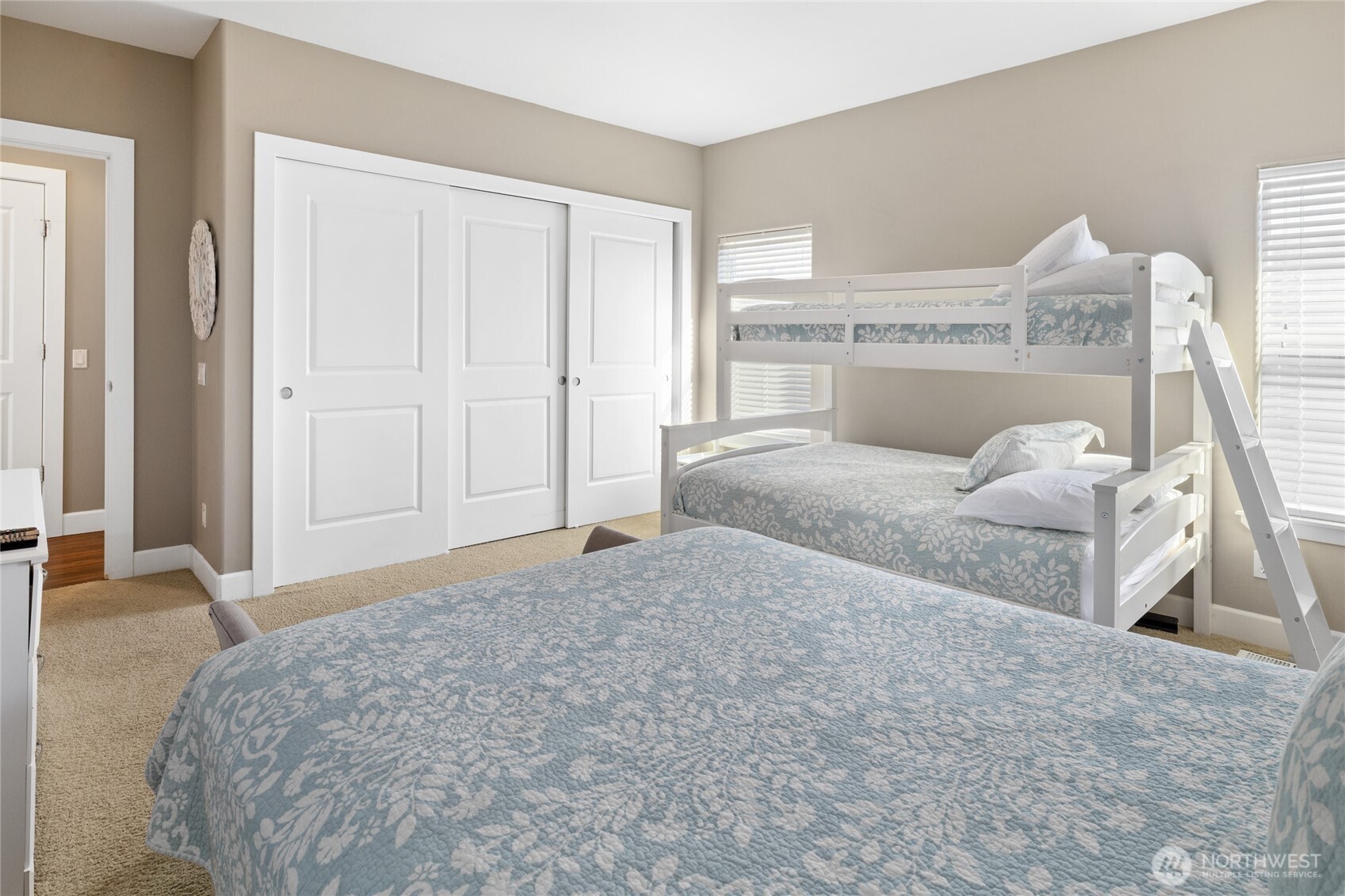 23041 Sunserra Loop Quincy, WA 98848 - Photo 17 of 38 a bedroom with a bed and a window