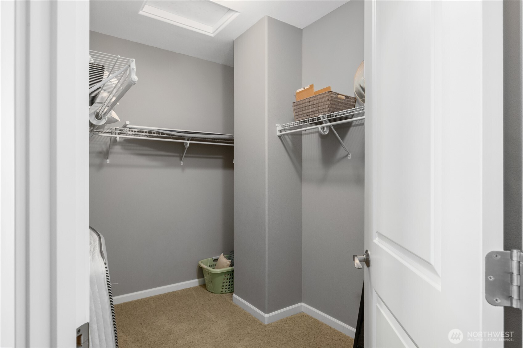 23041 Sunserra Loop Quincy, WA 98848 - Photo 22 of 38 a room with a mirror