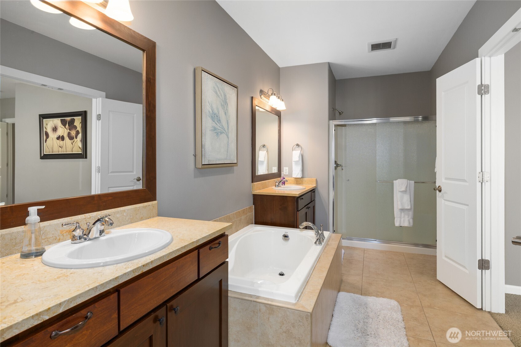 23041 Sunserra Loop Quincy, WA 98848 - Photo 25 of 38 a bathroom with a sink toilet and shower