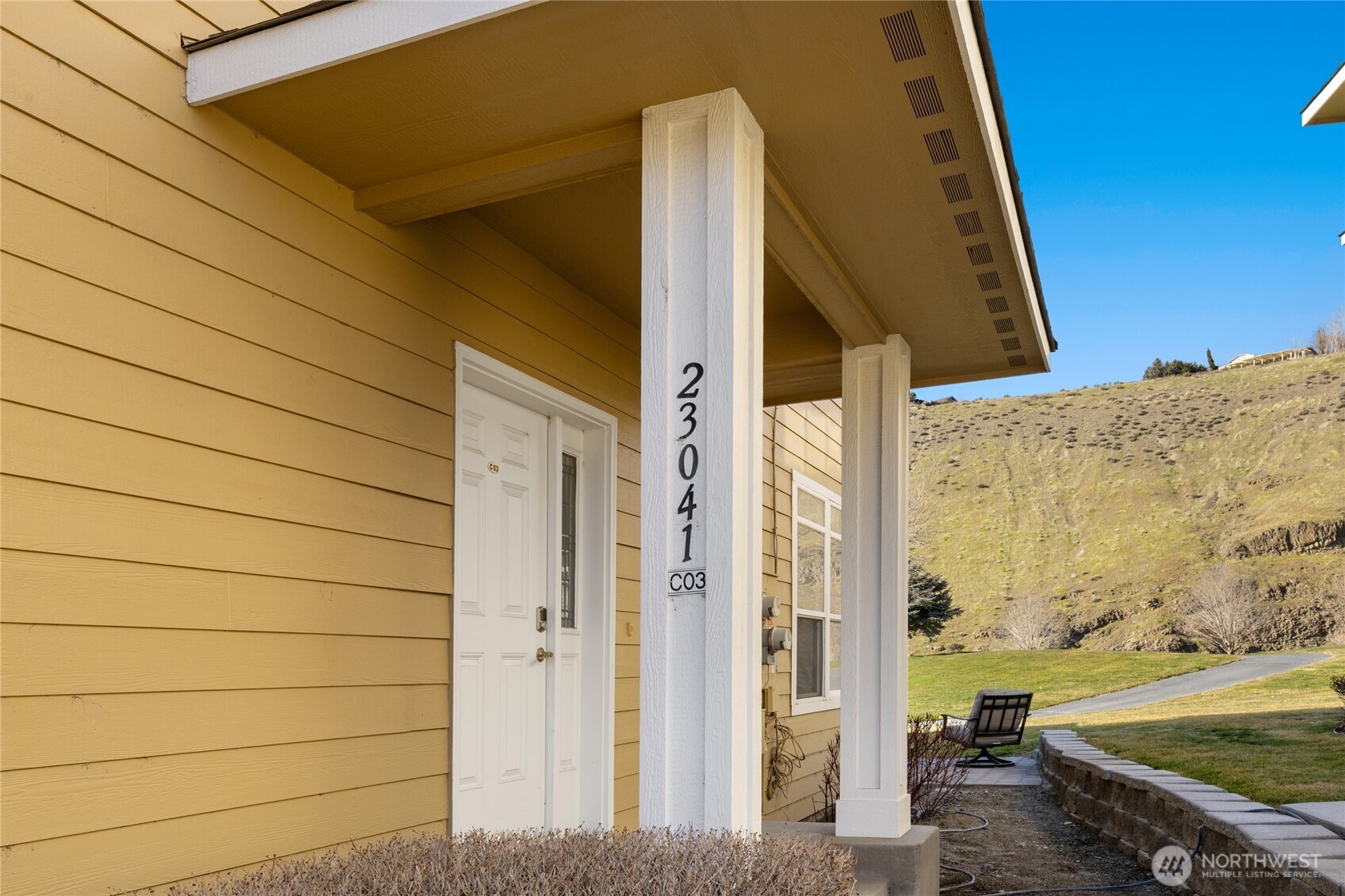 23041 Sunserra Loop Quincy, WA 98848 - Photo 4 of 38 a view of a door and wooden floor