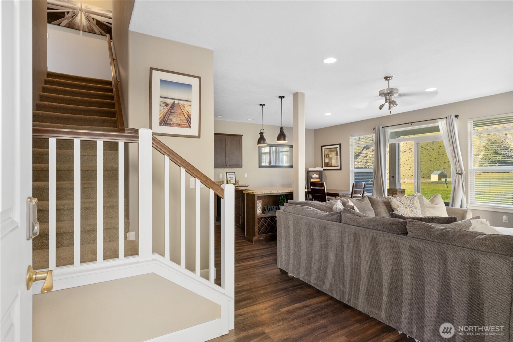 23041 Sunserra Loop Quincy, WA 98848 - Photo 7 of 38 a living room with furniture and wooden floor