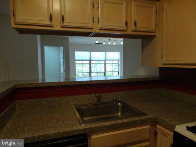 6830 Hayley Ridge Way, Unit E Baltimore, MD 21209 - Photo 15 of 18 Kitchen