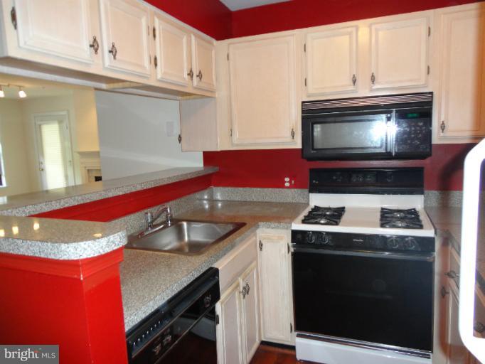 6830 Hayley Ridge Way, Unit E Baltimore, MD 21209 - Photo 17 of 18 Kitchen