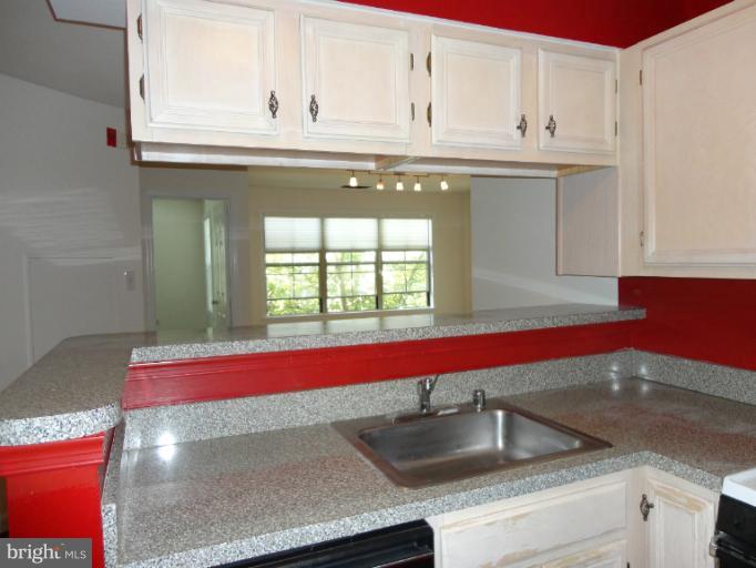 6830 Hayley Ridge Way, Unit E Baltimore, MD 21209 - Photo 18 of 18 Kitchen