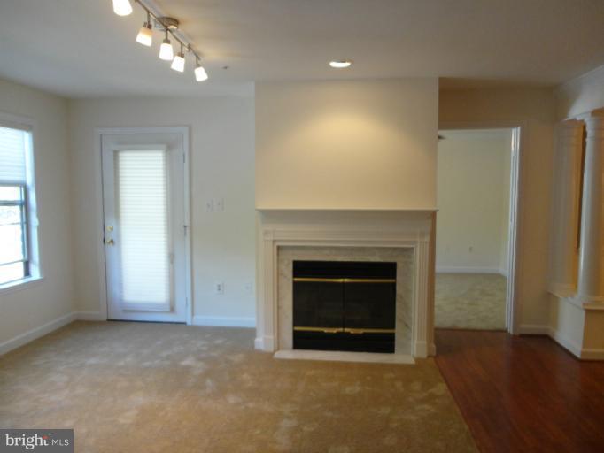 6830 Hayley Ridge Way, Unit E Baltimore, MD 21209 - Photo 5 of 18 Living Room