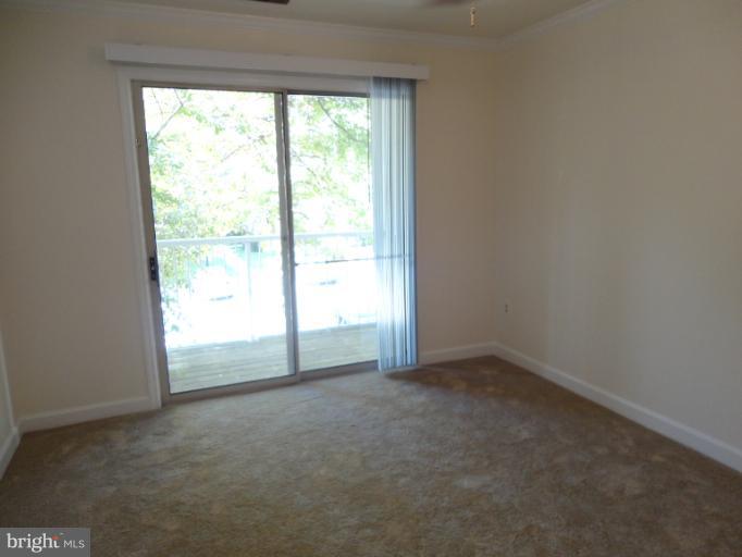6830 Hayley Ridge Way, Unit E Baltimore, MD 21209 - Photo 9 of 18 Living Room