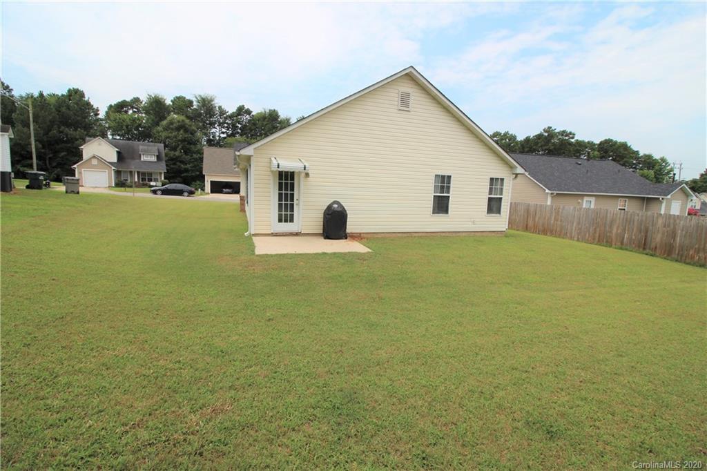 860 Raindrops Road Gastonia, NC 28054 - Photo 4 of 16 Gallery Image 4