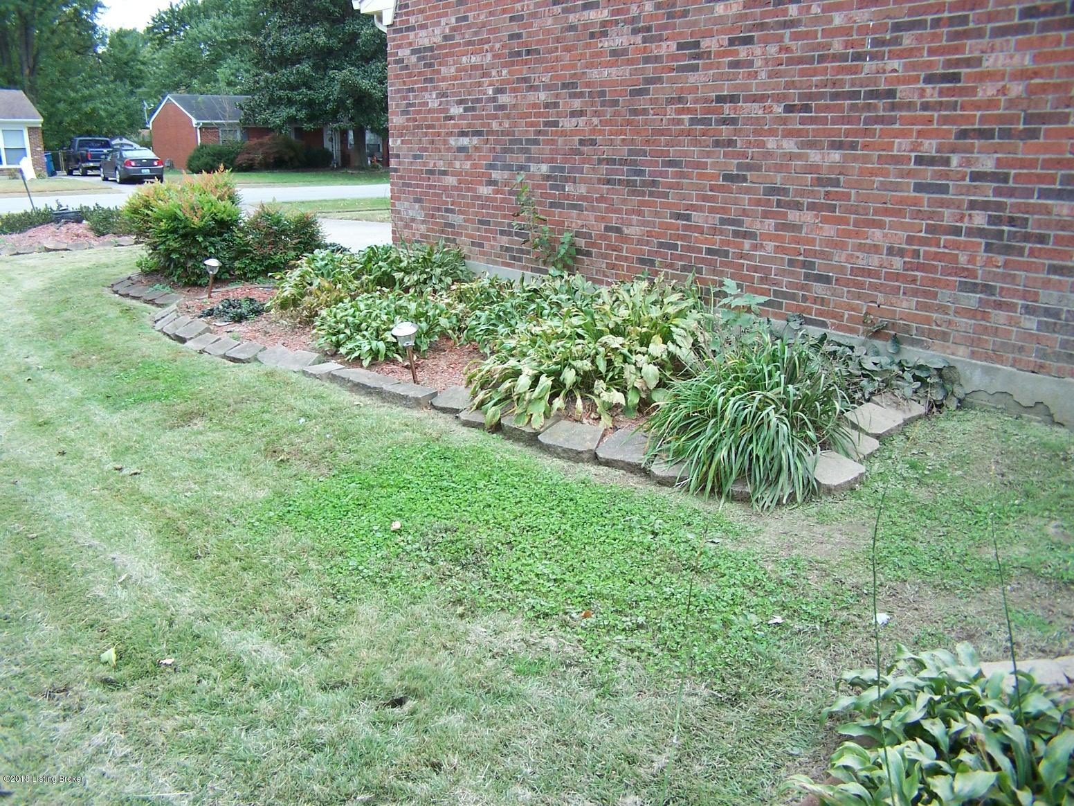 11004 Torrington Road Louisville, KY 40272 - Photo 11 of 43 Professional Landscaping around most of this home...