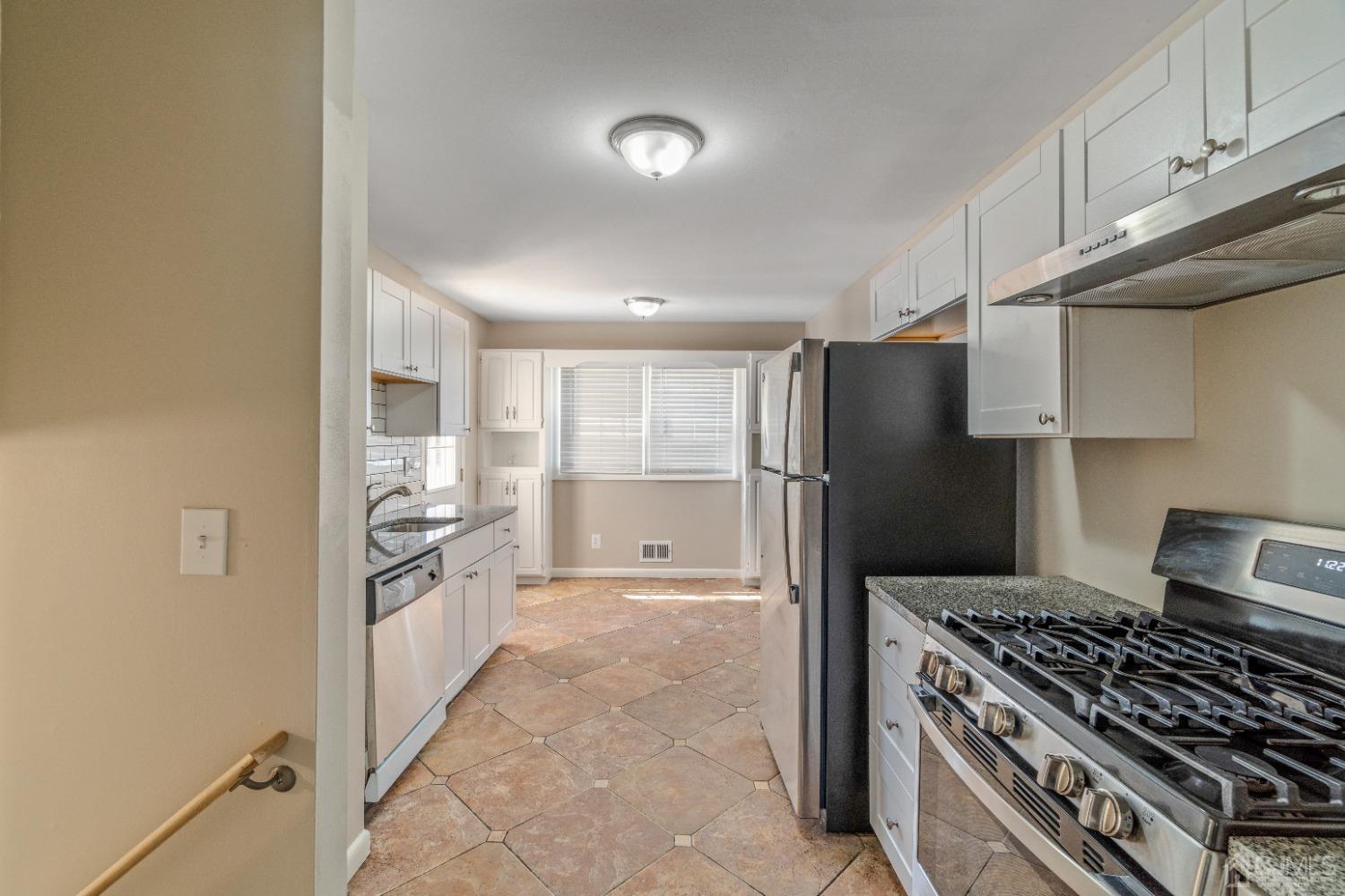 814 Curie Road North Brunswick, NJ 08902 - Photo 6 of 12