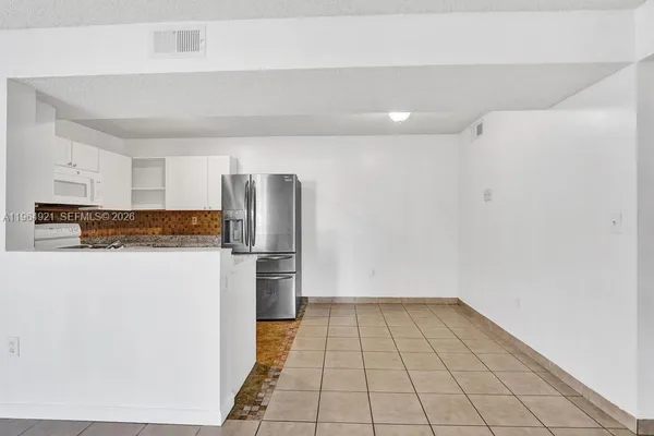 $2,050 | 351 Palm Way, Unit 108, Pembroke Pines, FL 33025