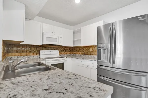 $2,050 | 351 Palm Way, Unit 108, Pembroke Pines, FL 33025