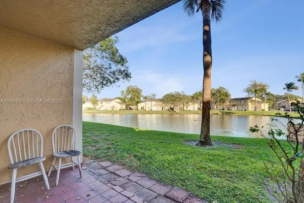 $2,050 | 351 Palm Way, Unit 108, Pembroke Pines, FL 33025