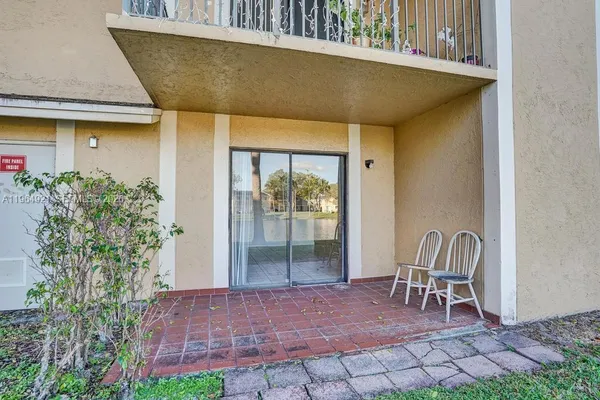 $2,050 | 351 Palm Way, Unit 108, Pembroke Pines, FL 33025
