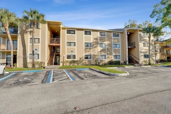 $2,050 | 351 Palm Way, Unit 108, Pembroke Pines, FL 33025