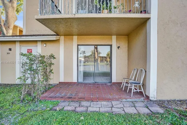 $2,050 | 351 Palm Way, Unit 108, Pembroke Pines, FL 33025