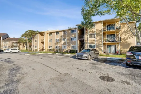 $2,050 | 351 Palm Way, Unit 108, Pembroke Pines, FL 33025