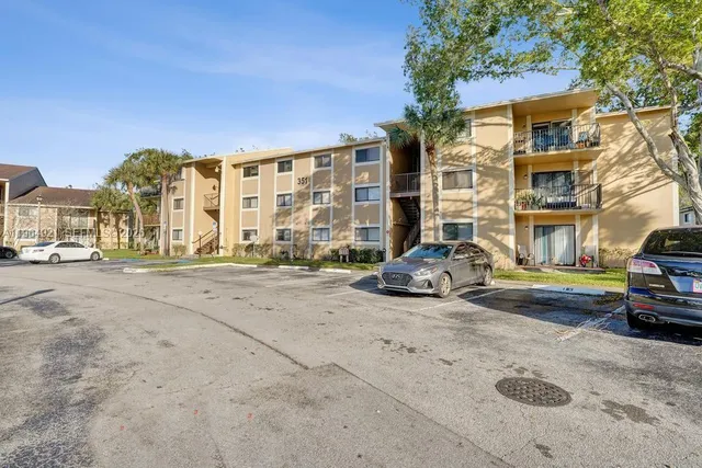 $2,350 | 351 Palm Way, Unit 108, Pembroke Pines, FL 33025