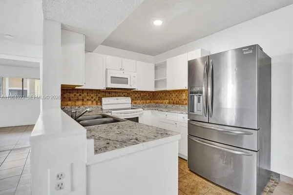 $2,050 | 351 Palm Way, Unit 108, Pembroke Pines, FL 33025