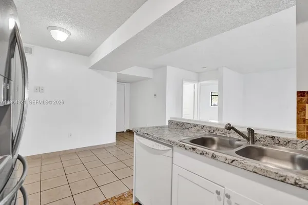 $2,050 | 351 Palm Way, Unit 108, Pembroke Pines, FL 33025