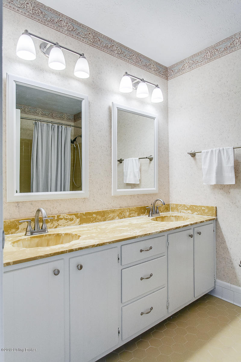 3604 River Bluff Road Prospect, KY 40059 - Photo 15 of 31 Full Bathroom #1
