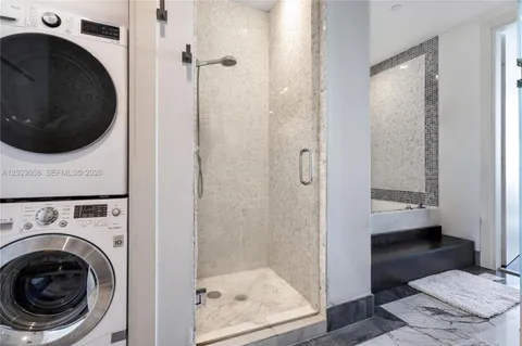 $875,000 | 200 Biscayne Blvd Way, Unit 4812, Miami, FL 33131