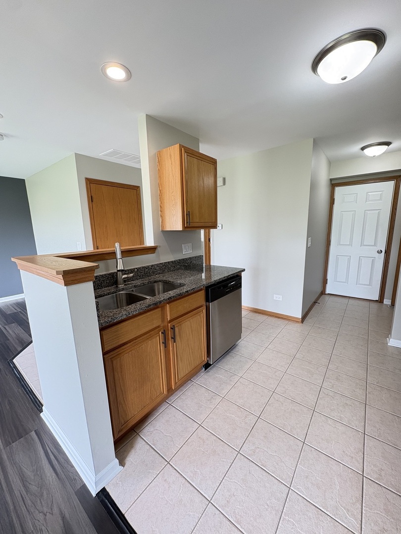 655 Chestnut Ridge Minooka, IL 60447 - Photo 7 of 19