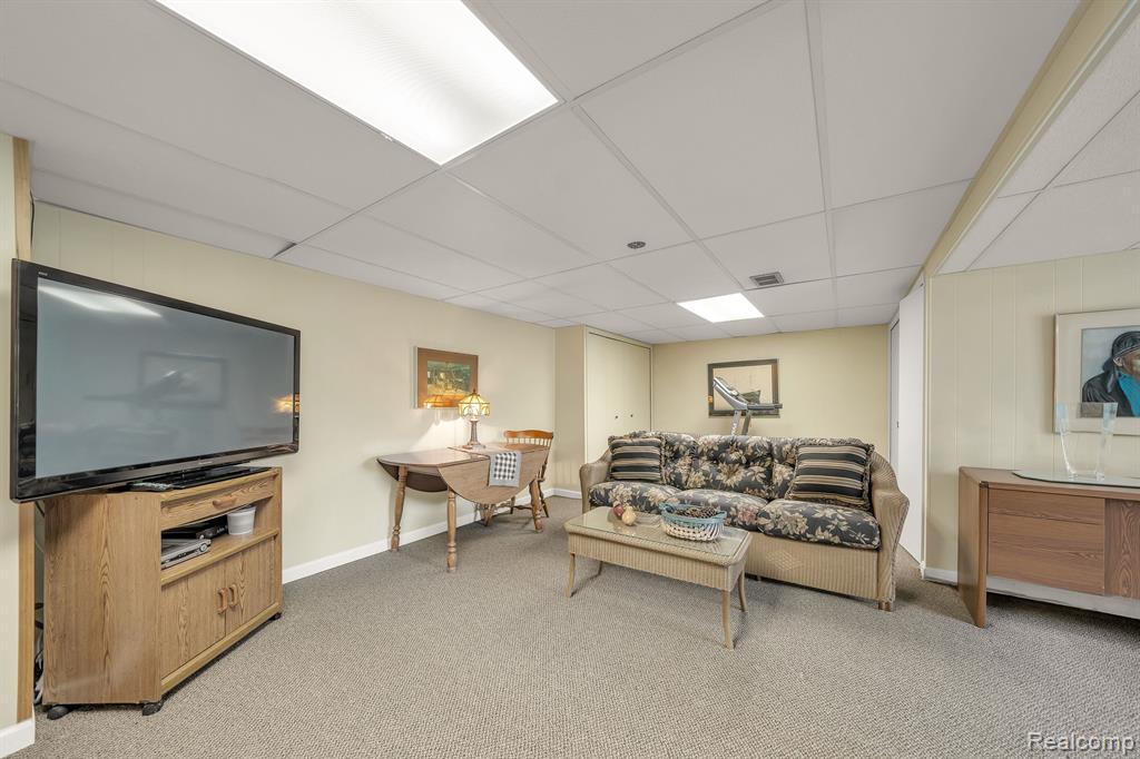 29958 Barwell Road Farmington Hills, MI 48334 - Photo 39 of 48