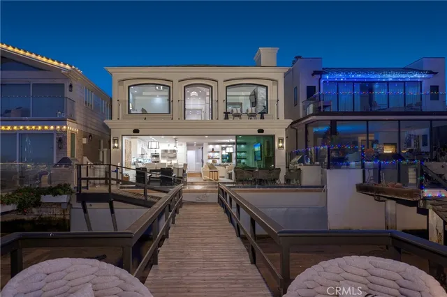 $18,250,000 | 704 Via Lido Nord, Newport Beach, CA 92663
