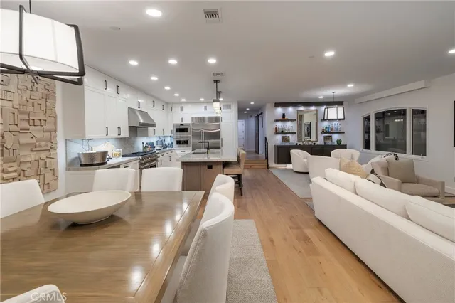 $18,250,000 | 704 Via Lido Nord, Newport Beach, CA 92663