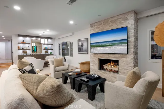 $18,250,000 | 704 Via Lido Nord, Newport Beach, CA 92663
