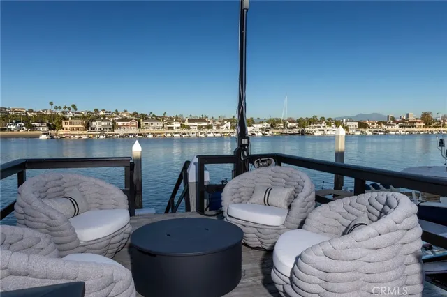 $18,250,000 | 704 Via Lido Nord, Newport Beach, CA 92663