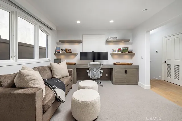 $18,250,000 | 704 Via Lido Nord, Newport Beach, CA 92663