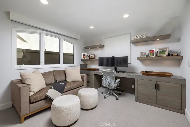 $18,250,000 | 704 Via Lido Nord, Newport Beach, CA 92663