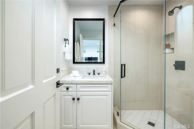 $18,250,000 | 704 Via Lido Nord, Newport Beach, CA 92663