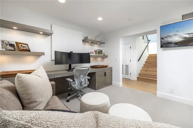 $18,250,000 | 704 Via Lido Nord, Newport Beach, CA 92663