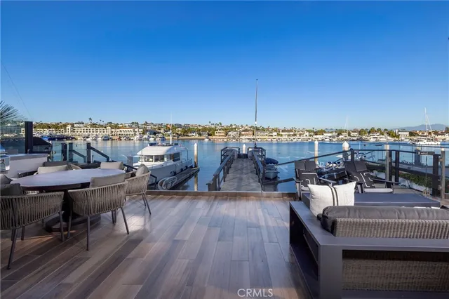 $18,250,000 | 704 Via Lido Nord, Newport Beach, CA 92663